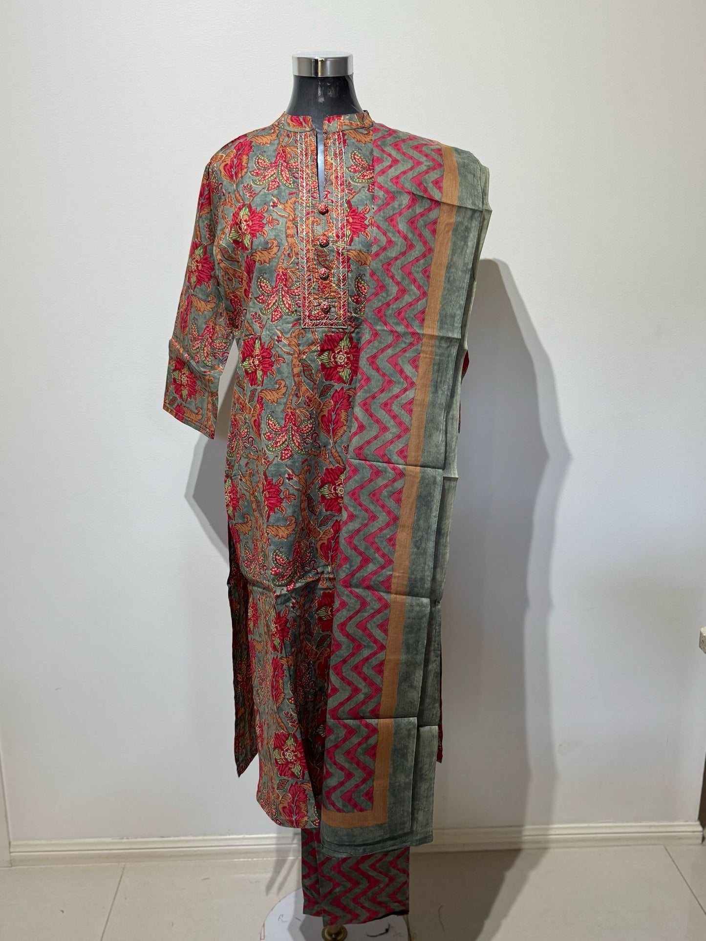 Kaaya Suit